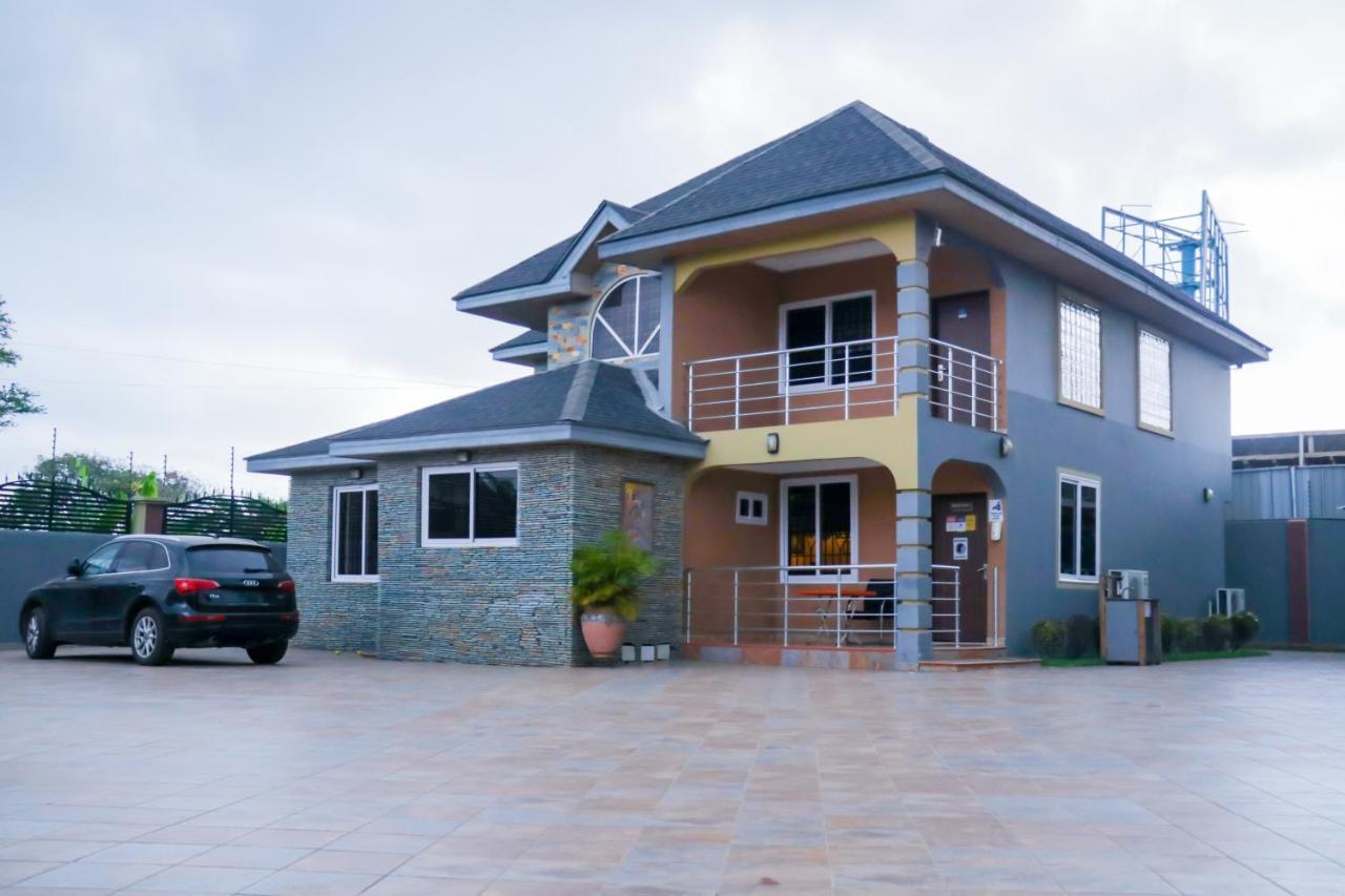 Bays Lodge, Акра Екстериор снимка